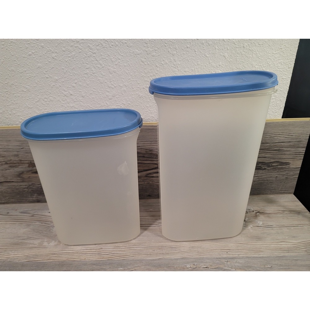 Vintage tupperware modualr mates oval lot of 2. 12 1/4 cp. 9 3/4cps. blue lids